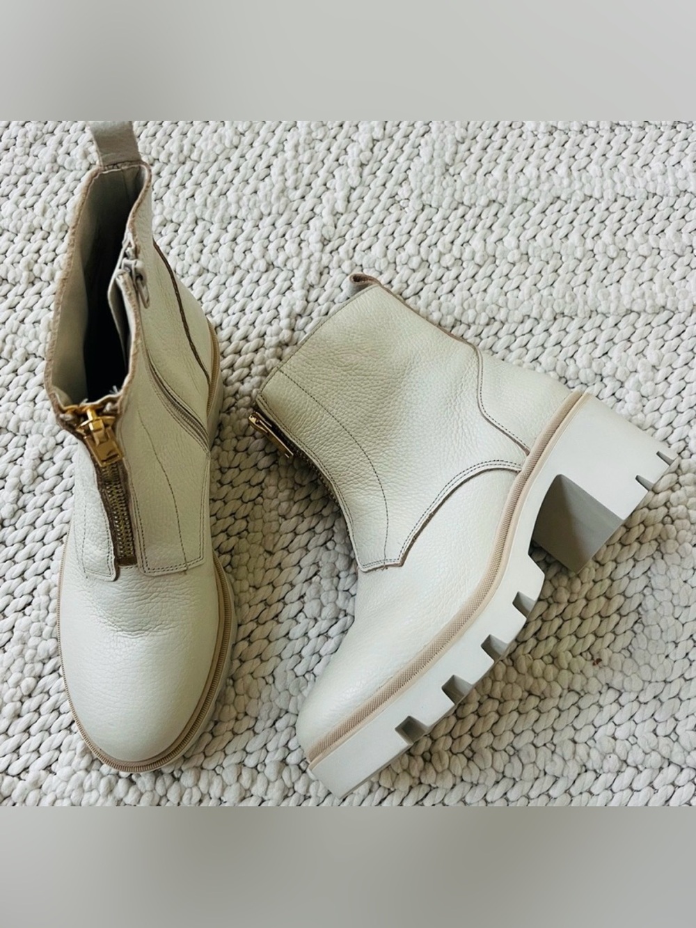 ANTONIO DE FARIA Lola Chelsea Ivory Boots Chunk Heel Gold Zipper Like New Size 9